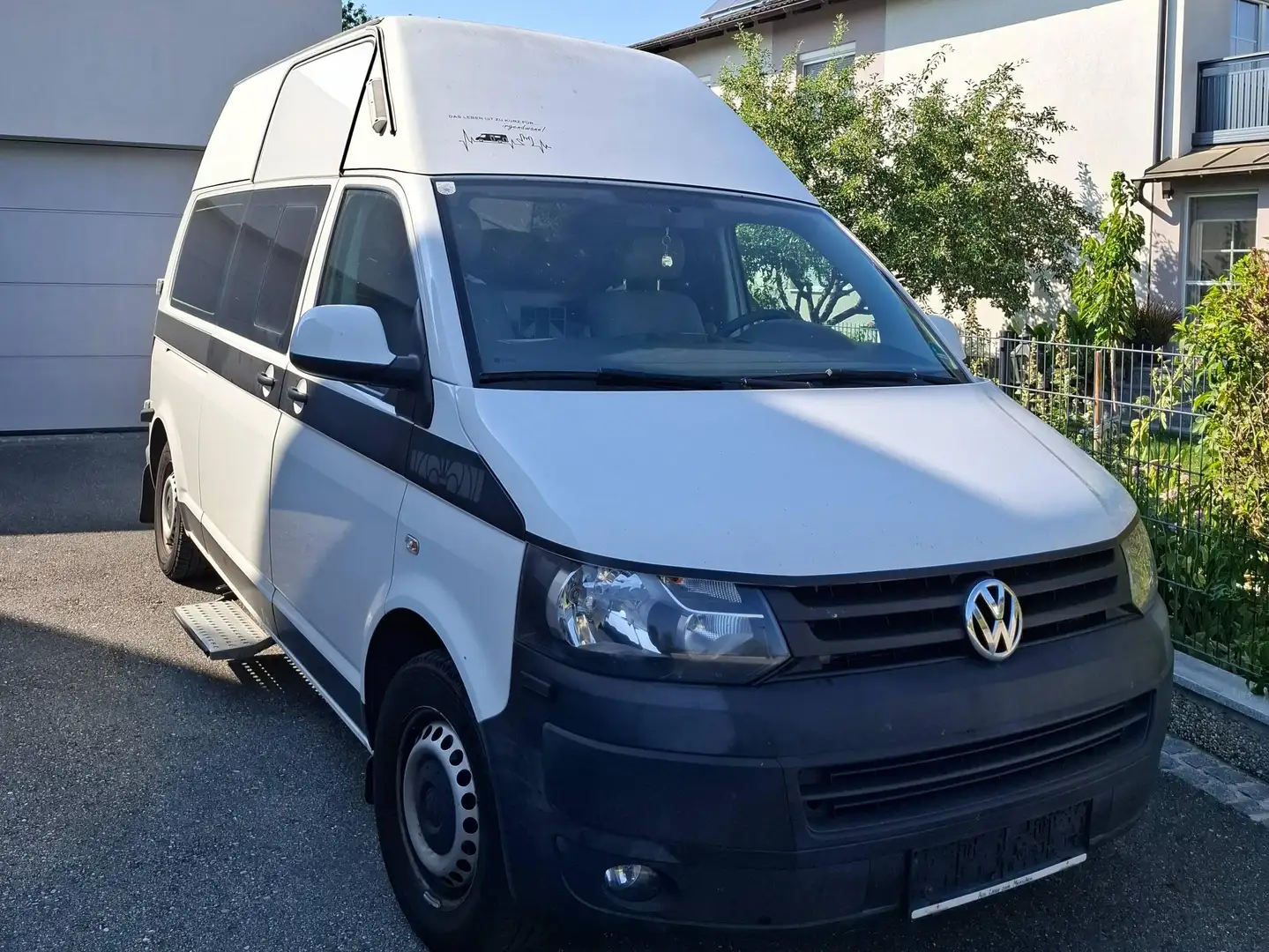 Volkswagen T5 Campervan mit Vorzelt Weiß - 2