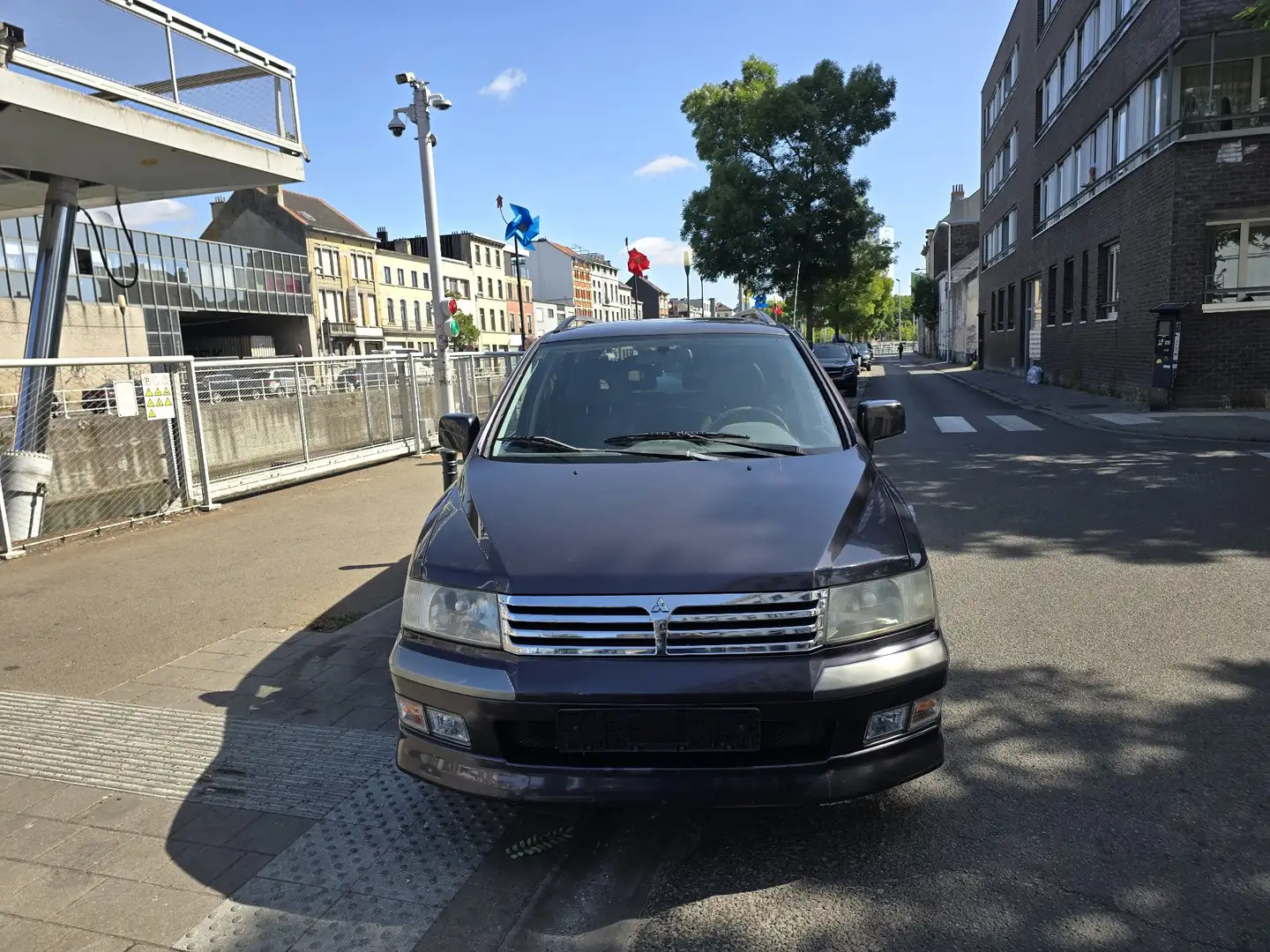 Mitsubishi Space Wagon 2.4i GDI GLX Plus 7pl. (EXPORT AFRICA MERCI) Gris - 1