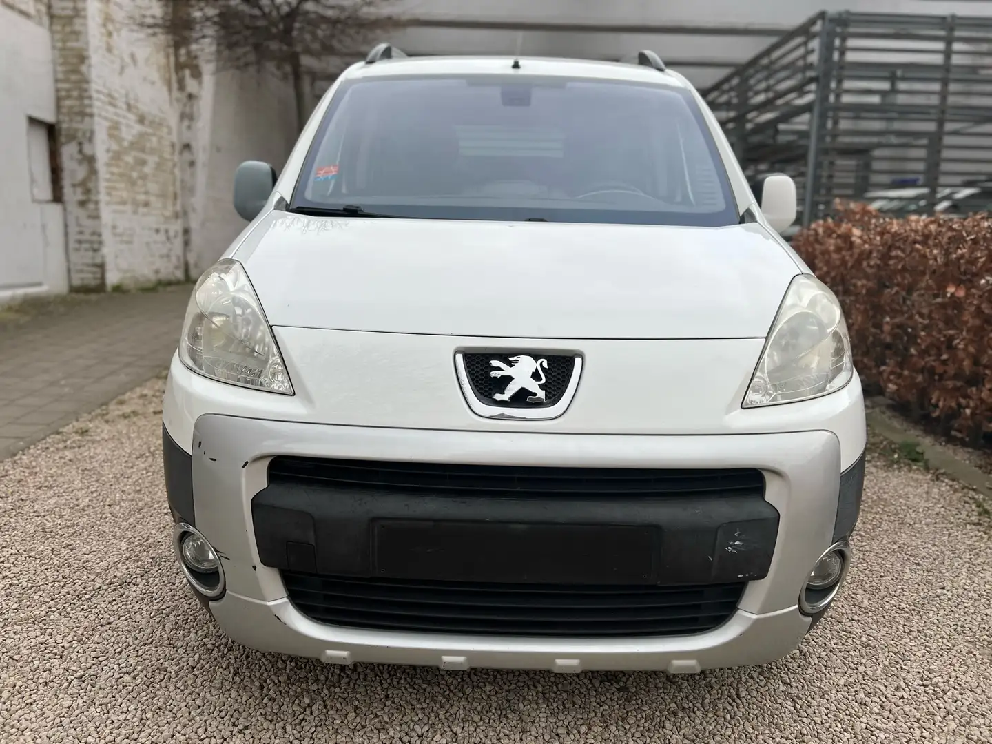 Peugeot Partner 1.6 HDi Outdoor FAP Wit - 2