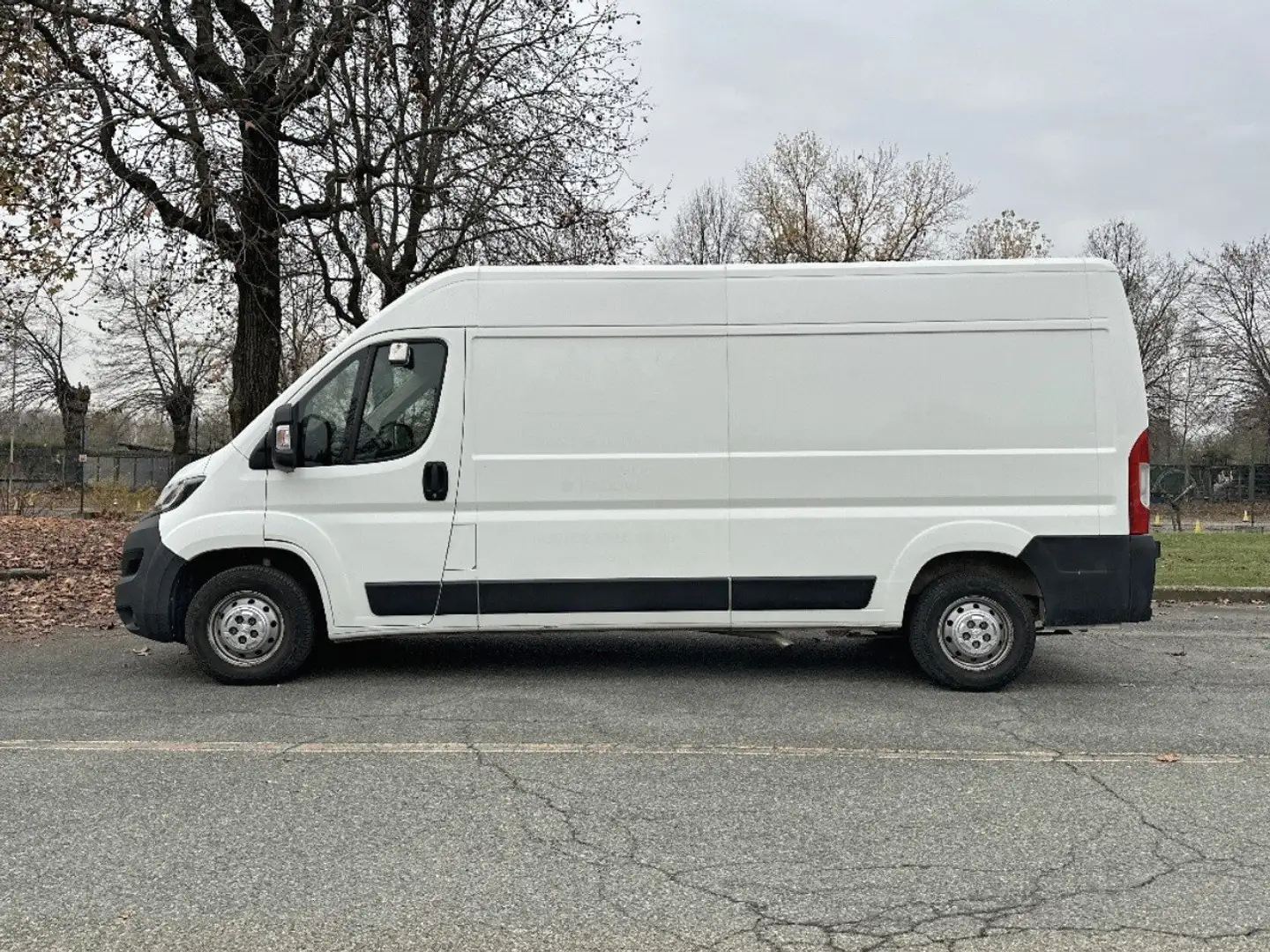 Peugeot Boxer 335 L3H2 2.2 BlueHDi 140cv S&S Bianco - 2