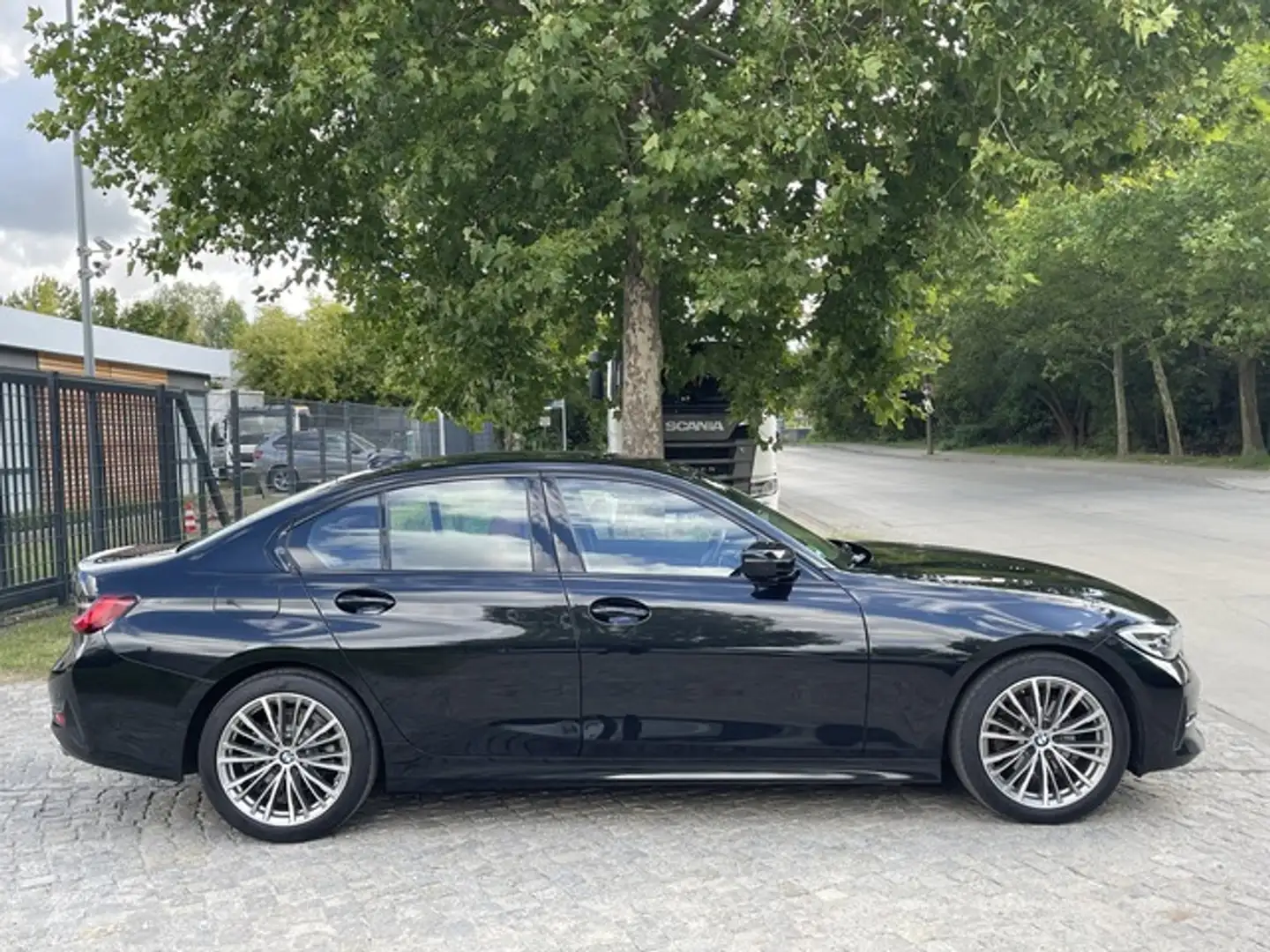 BMW 320 320d M Sport Line Leder*RFK*DAB Noir - 2