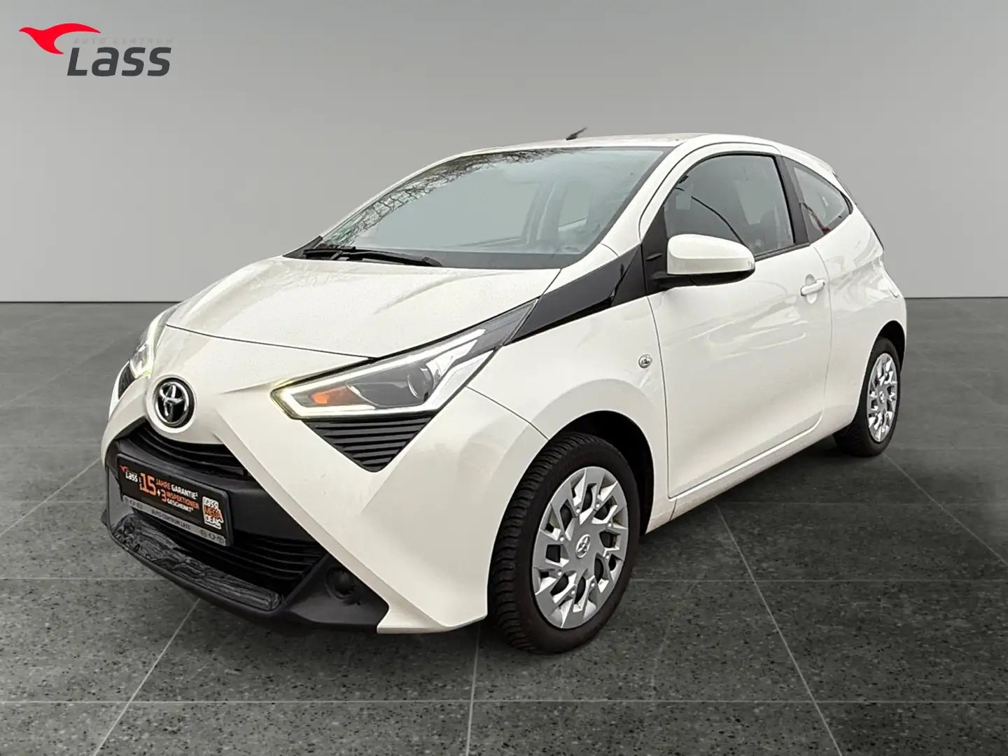 Toyota Aygo 1.0 x-play Klima Allwetterreifen Bluetooth Weiß - 2