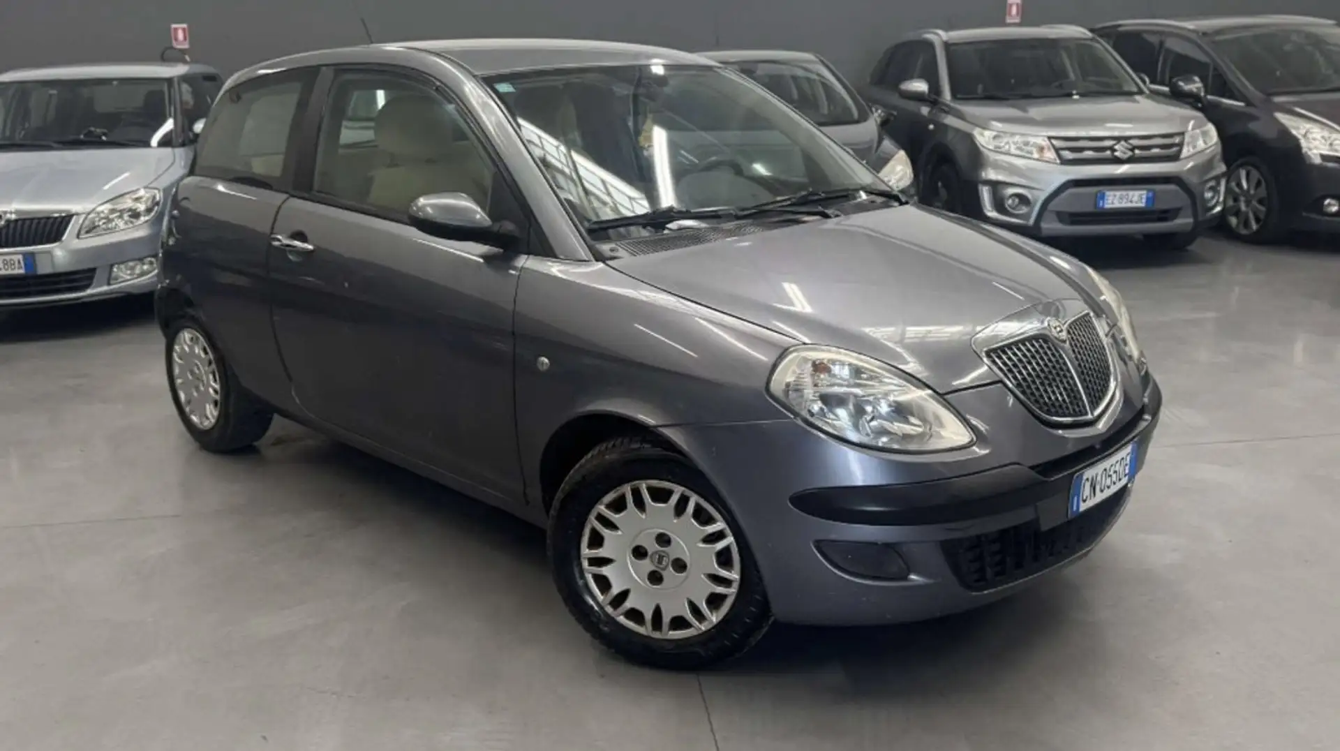 Lancia Ypsilon 1.2 benzina neopatentati - 1
