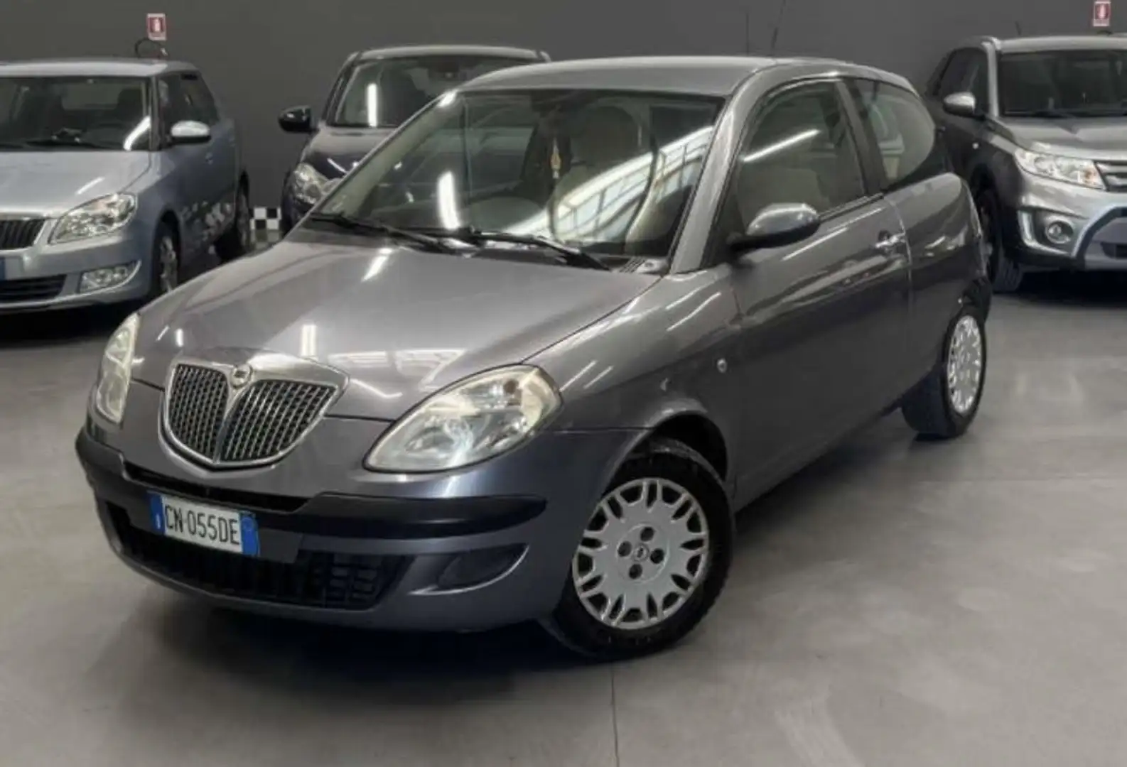 Lancia Ypsilon 1.2 benzina neopatentati - 2