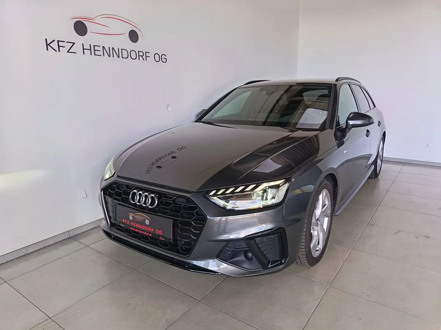 Audi A4 35 TDI S line S-tronic Grau - 1