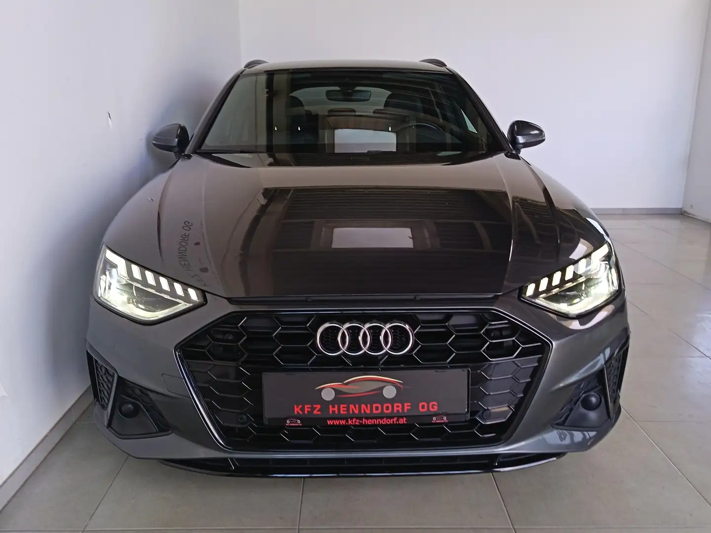 Audi A4 35 TDI S line S-tronic Grau - 2