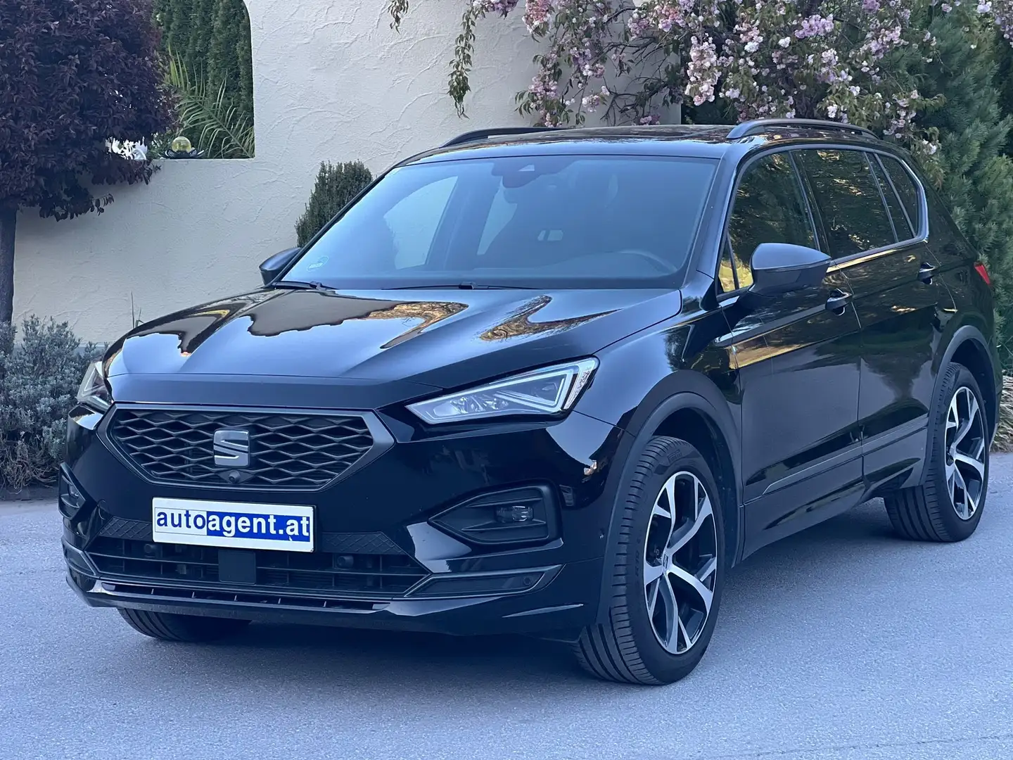 SEAT Tarraco FR 4Drive 7 Sitze PANO AHK STHZ Memory BEATS Schwarz - 1