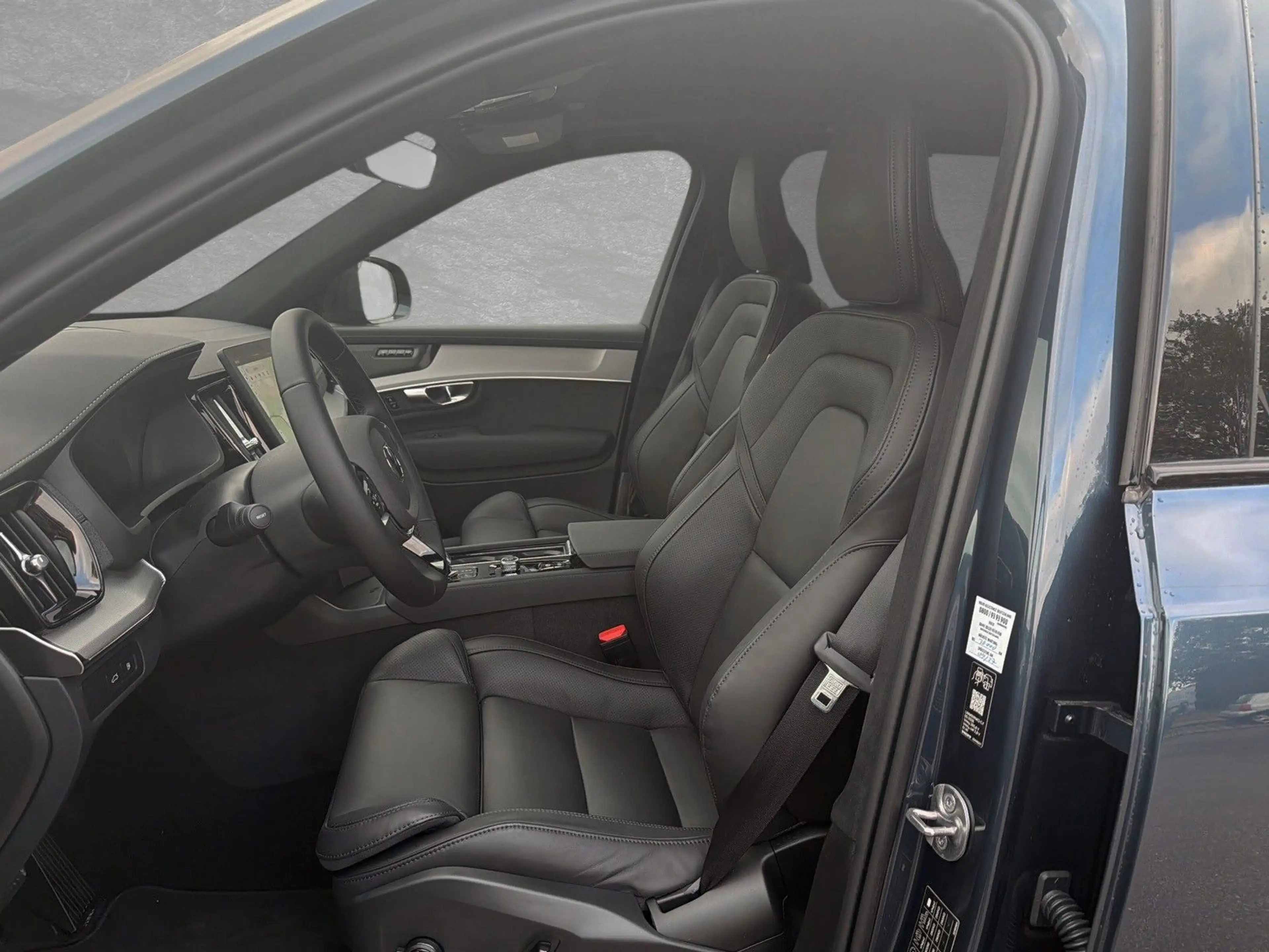 Volvo XC90 T8 AWD Black Edition Ultra 7-Sitzer AHK — photo 3