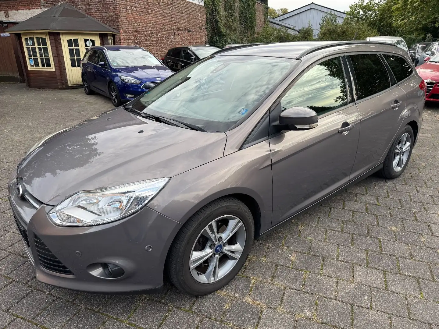 Ford Focus Turnier Sync Edition TOP/TÜV 08/27/8-FACH Braun - 1