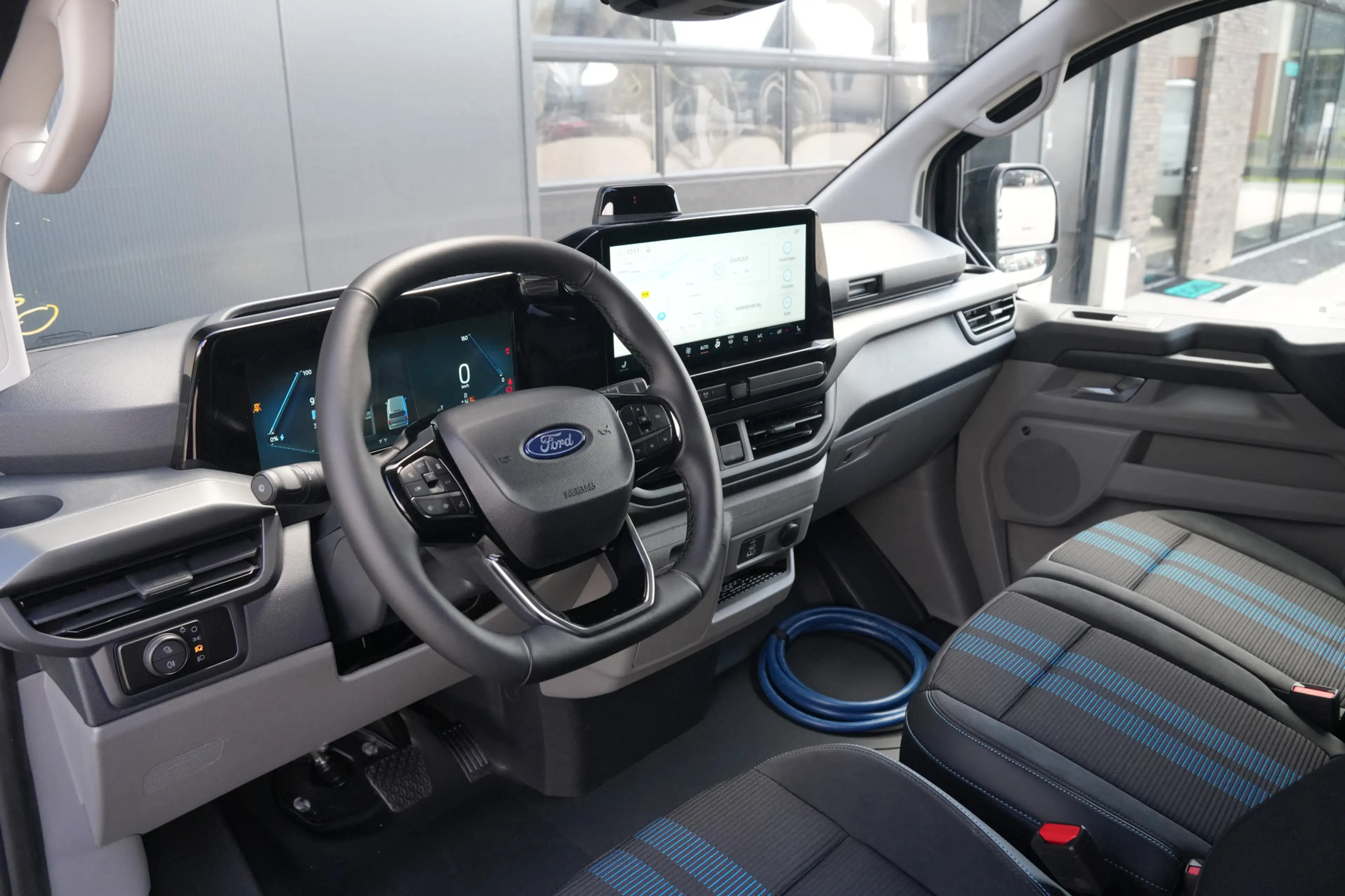 Ford Transit Custom E-Transit 340 L2H1 Sport 71 kWh 218pk - DIRECT LEV — photo 22