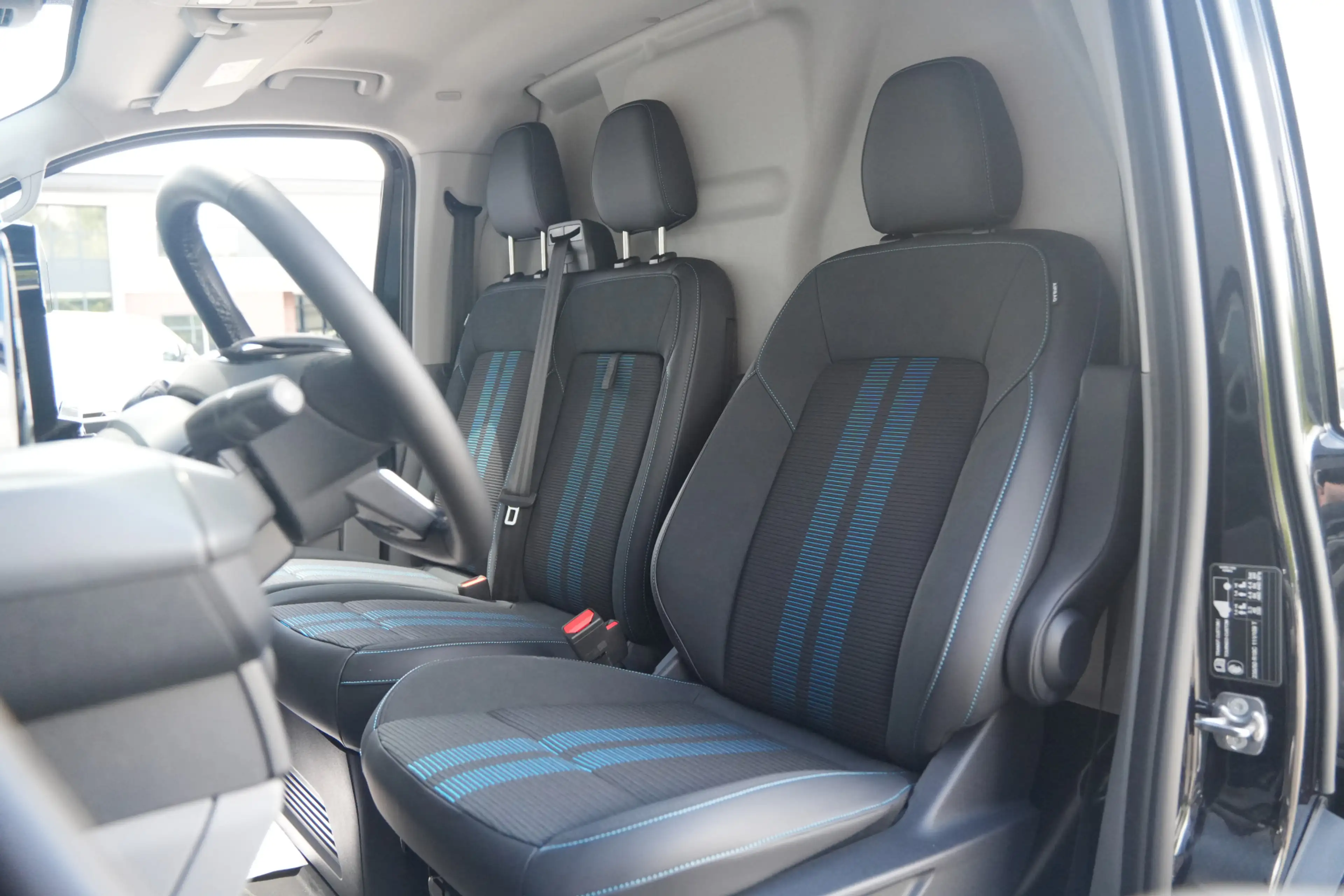 Ford Transit Custom E-Transit 340 L2H1 Sport 71 kWh 218pk - DIRECT LEV — photo 23