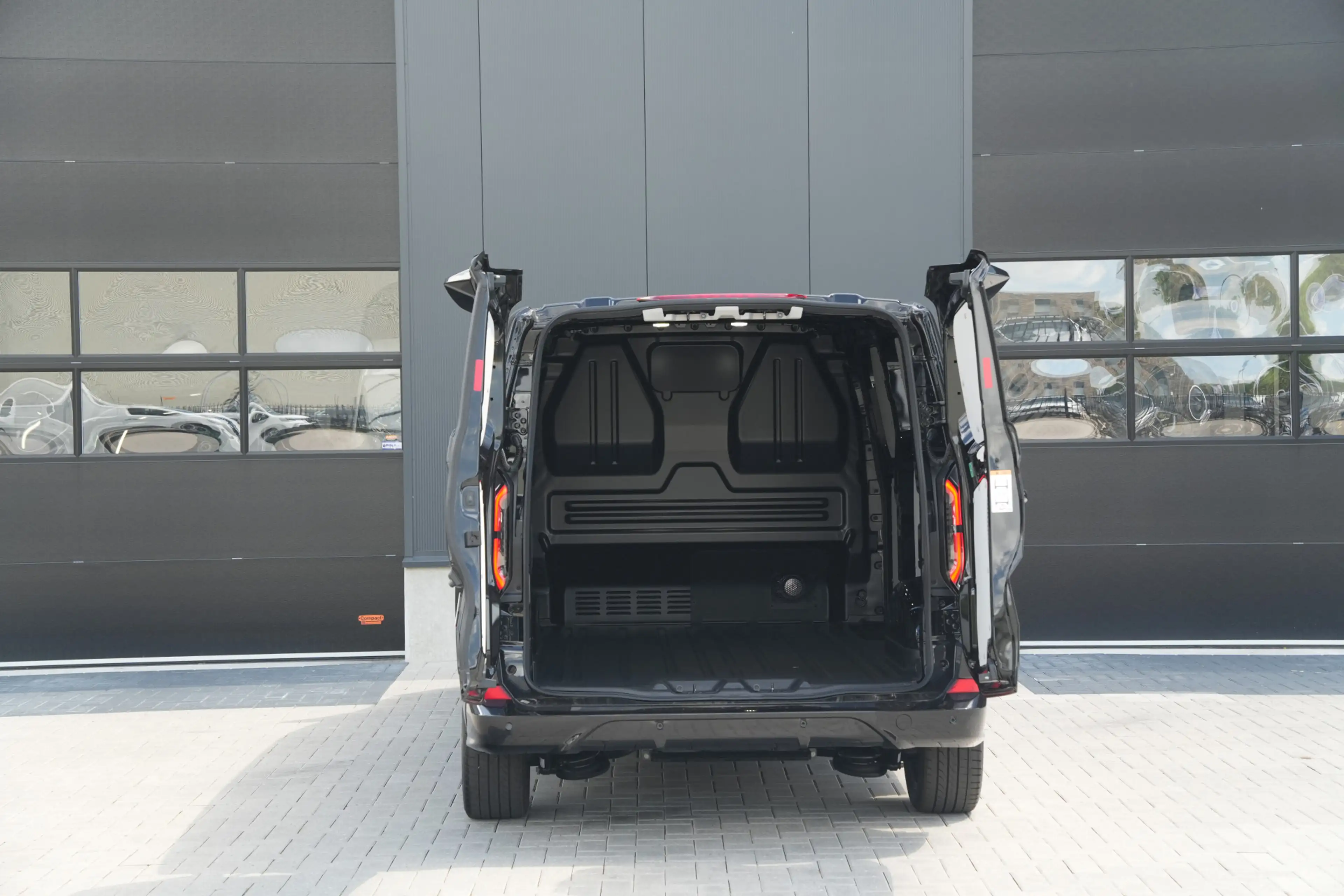 Ford Transit Custom E-Transit 340 L2H1 Sport 71 kWh 218pk - DIRECT LEV — photo 7