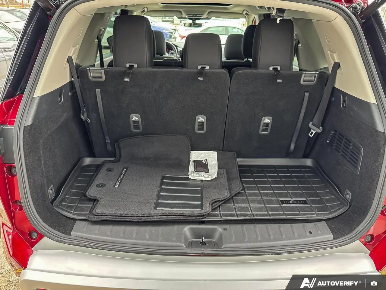 Nissan Pathfinder снимка Nissan Pathfinder