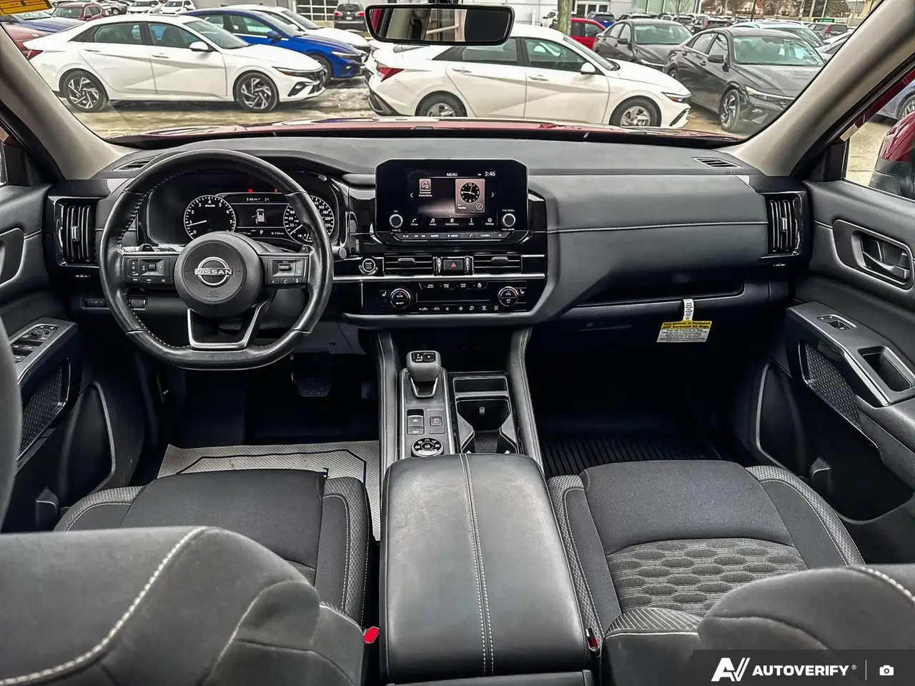 Nissan Pathfinder снимка Nissan Pathfinder