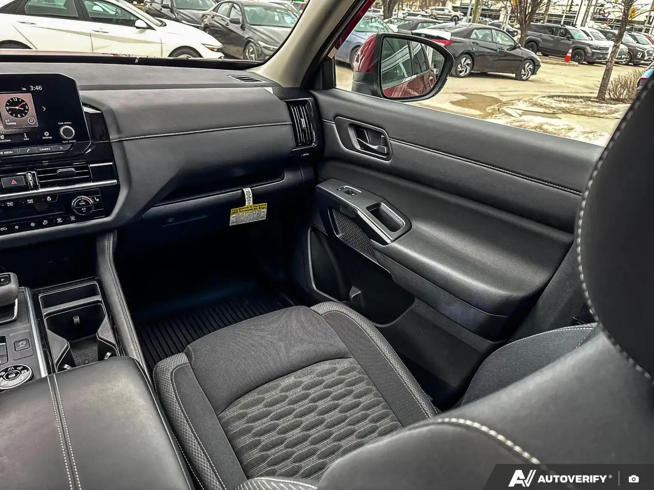 Nissan Pathfinder снимка Nissan Pathfinder