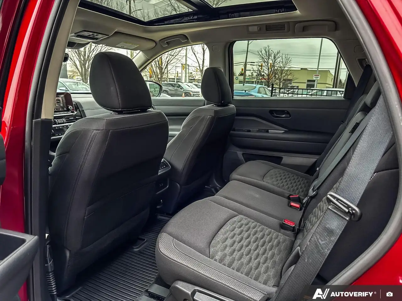 Nissan Pathfinder снимка Nissan Pathfinder