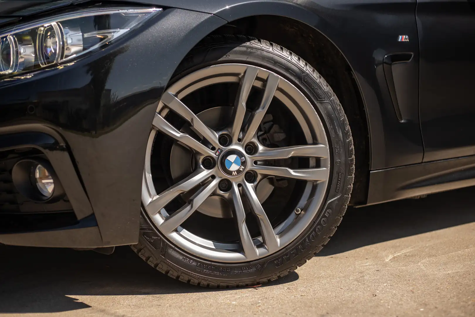 BMW 420 420i High-Executive M-Sport (2e eig, Orig NL) Schwarz - 2