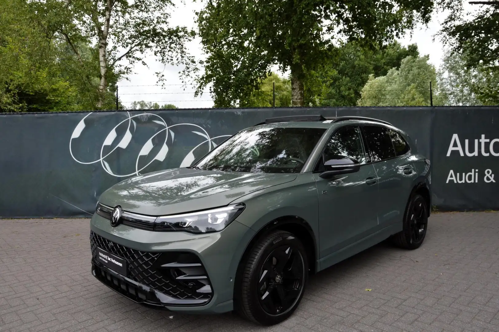 Volkswagen Tiguan 1.5 eTSI |R-Line|Black Style|Harman Kardon|Panoram Groen - 1