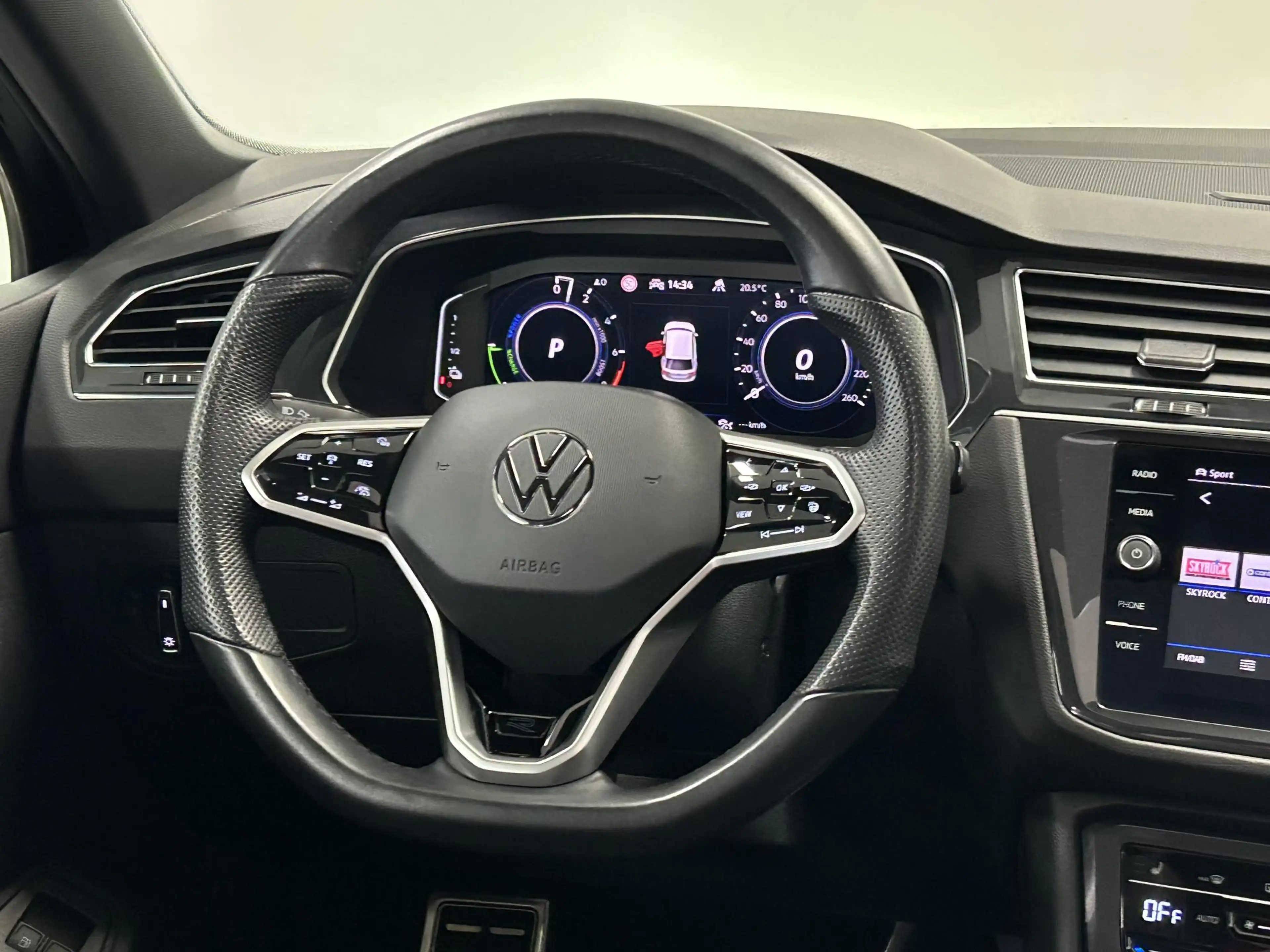 Volkswagen Tiguan 1.4 TSI eHybrid R-Line Black Style | 94% SOH | PAN — photo 37