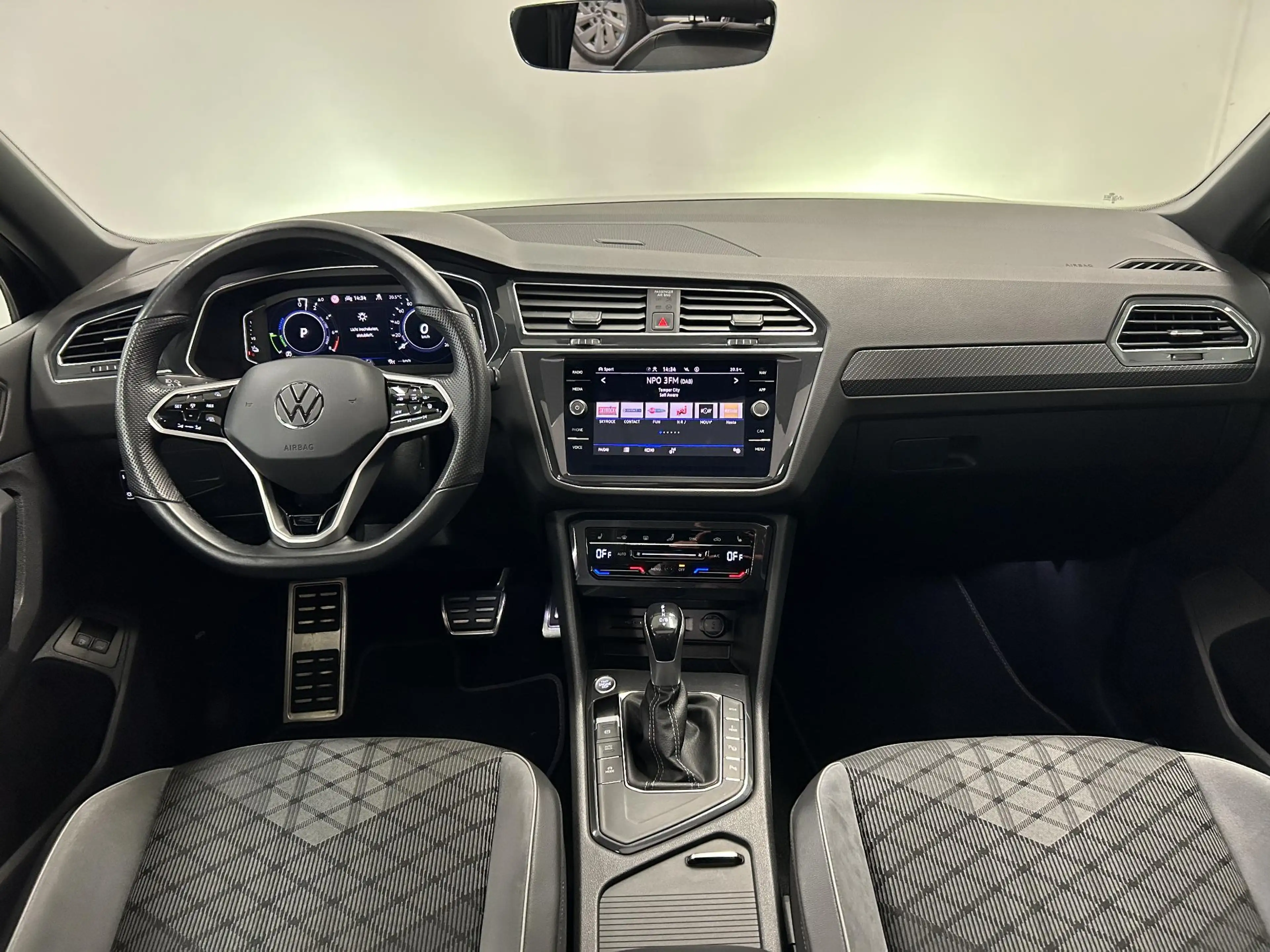 Volkswagen Tiguan 1.4 TSI eHybrid R-Line Black Style | 94% SOH | PAN — photo 3