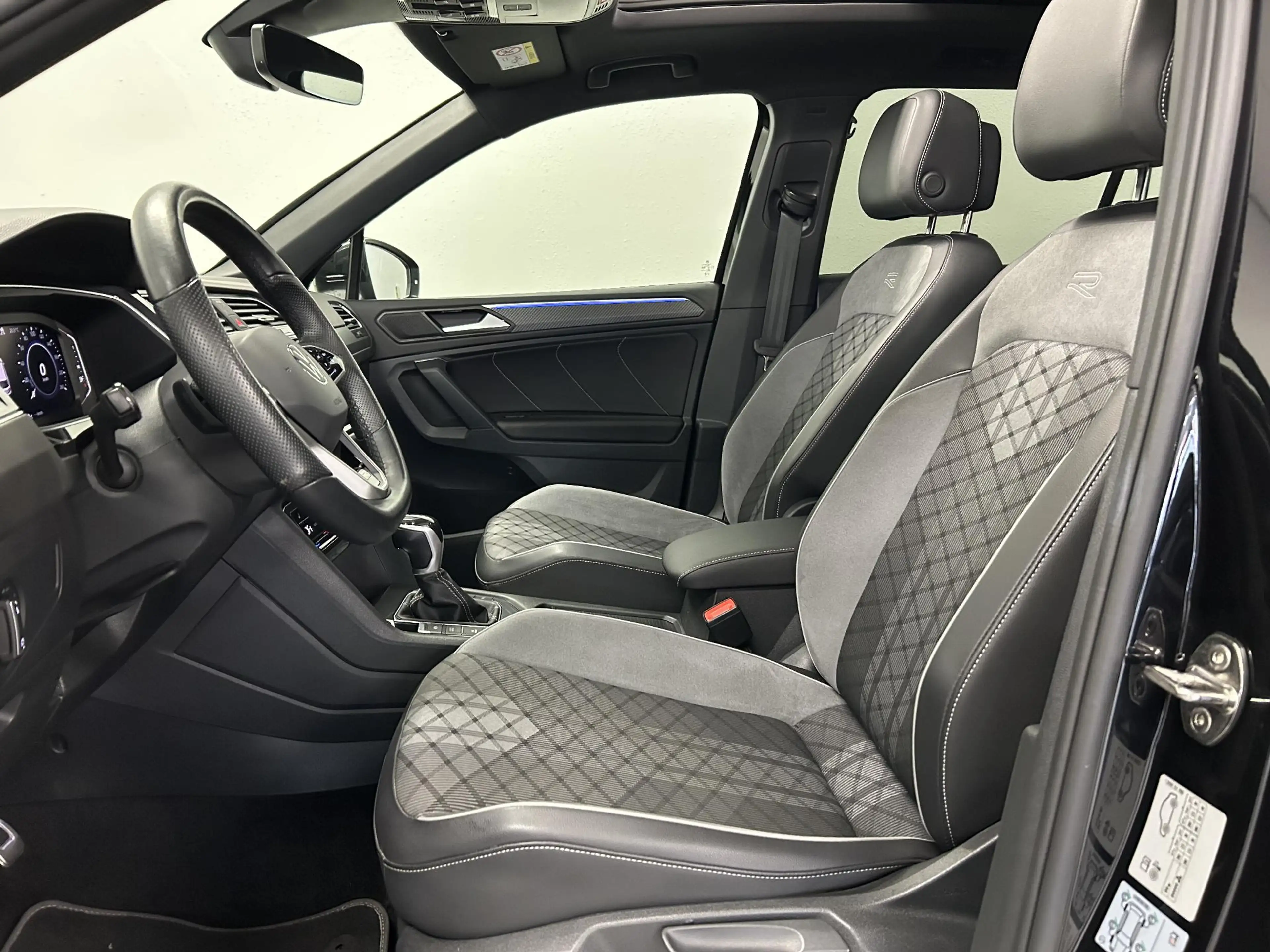 Volkswagen Tiguan 1.4 TSI eHybrid R-Line Black Style | 94% SOH | PAN — photo 7
