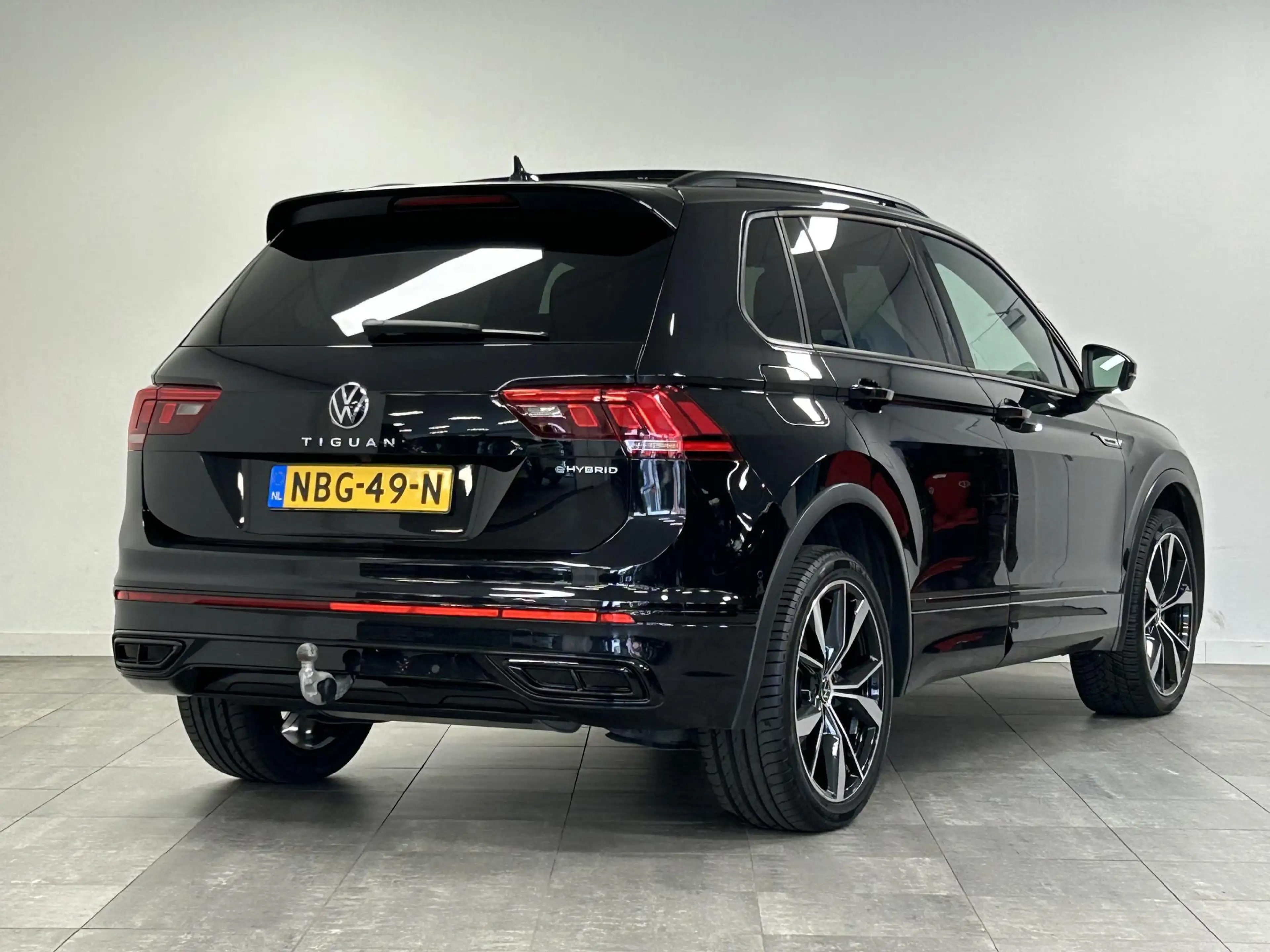 Volkswagen Tiguan 1.4 TSI eHybrid R-Line Black Style | 94% SOH | PAN — photo 2