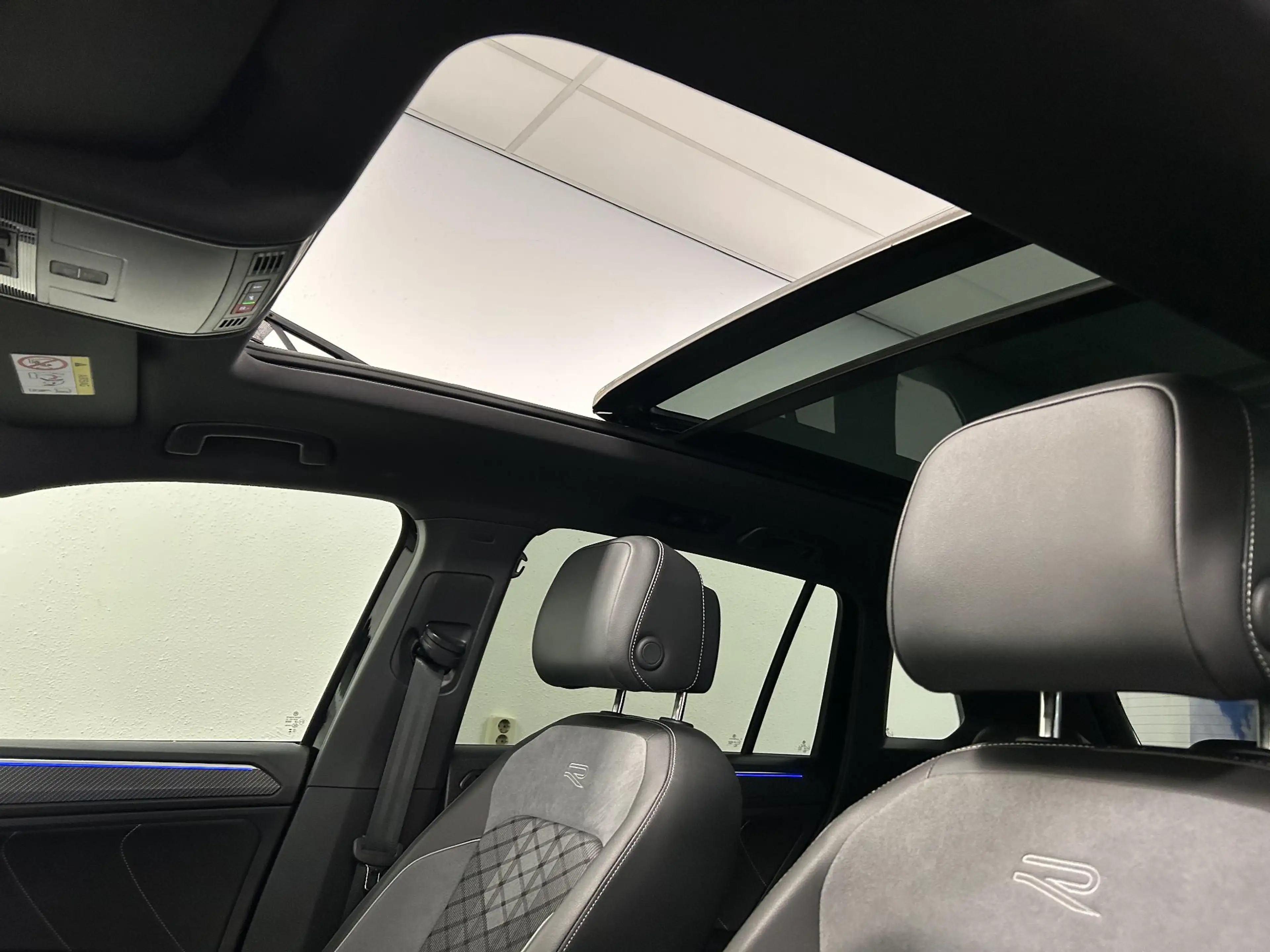 Volkswagen Tiguan 1.4 TSI eHybrid R-Line Black Style | 94% SOH | PAN — photo 16