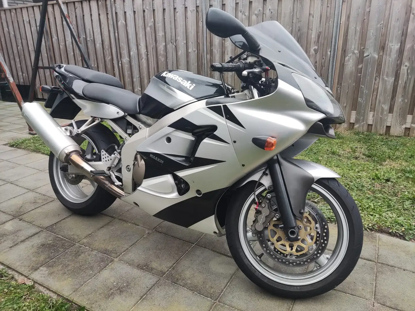 Kawasaki Ninja ZX-6R J (2000) Gris - 1