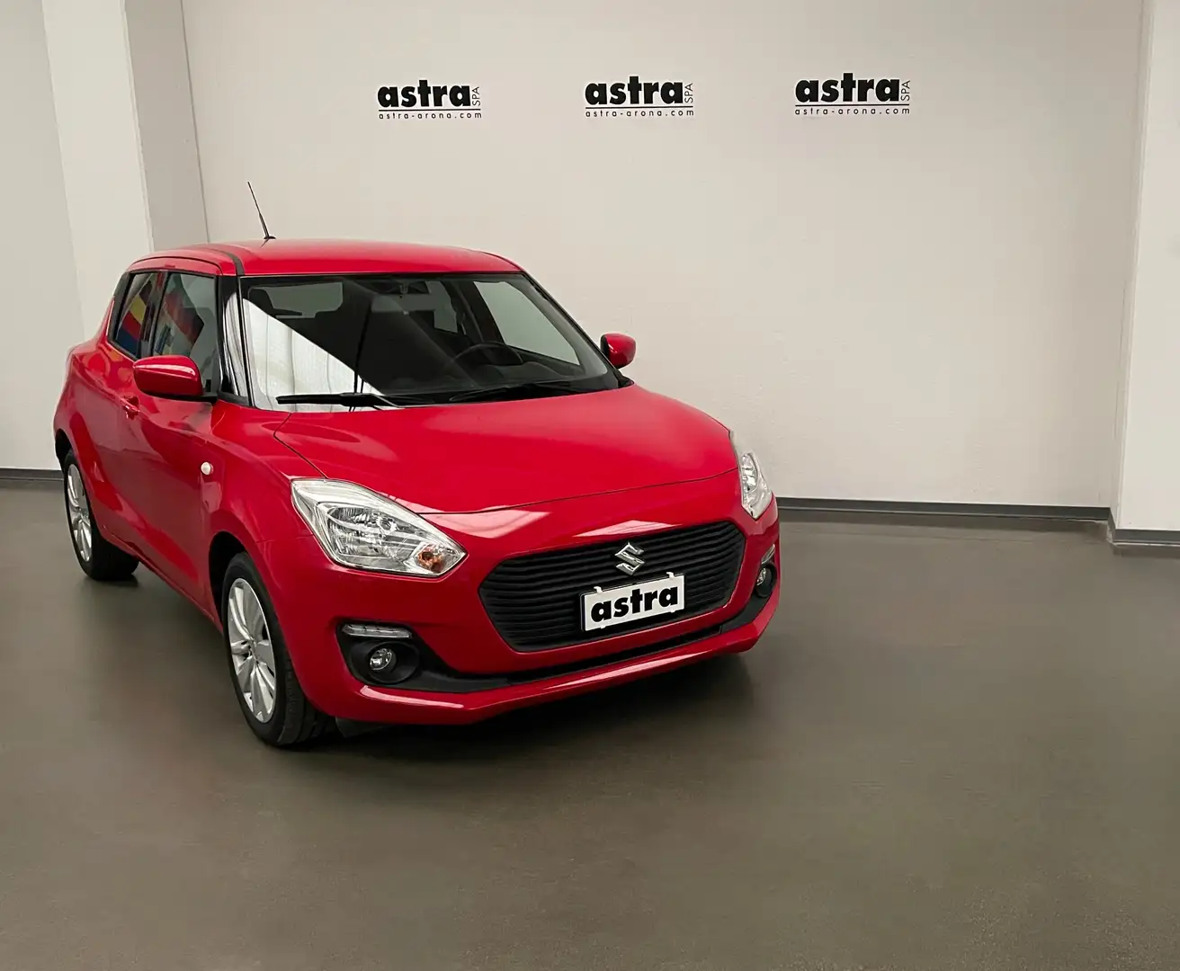 Suzuki Swift 1.2h Cool 2wd Rouge - 1