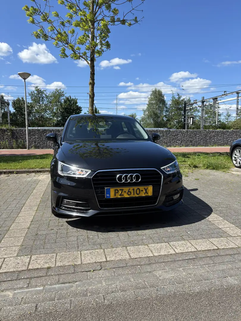Audi A1 1.0 TFSI Zwart - 2