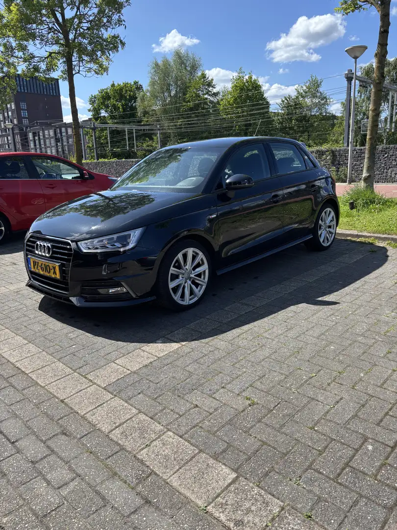 Audi A1 1.0 TFSI Zwart - 1