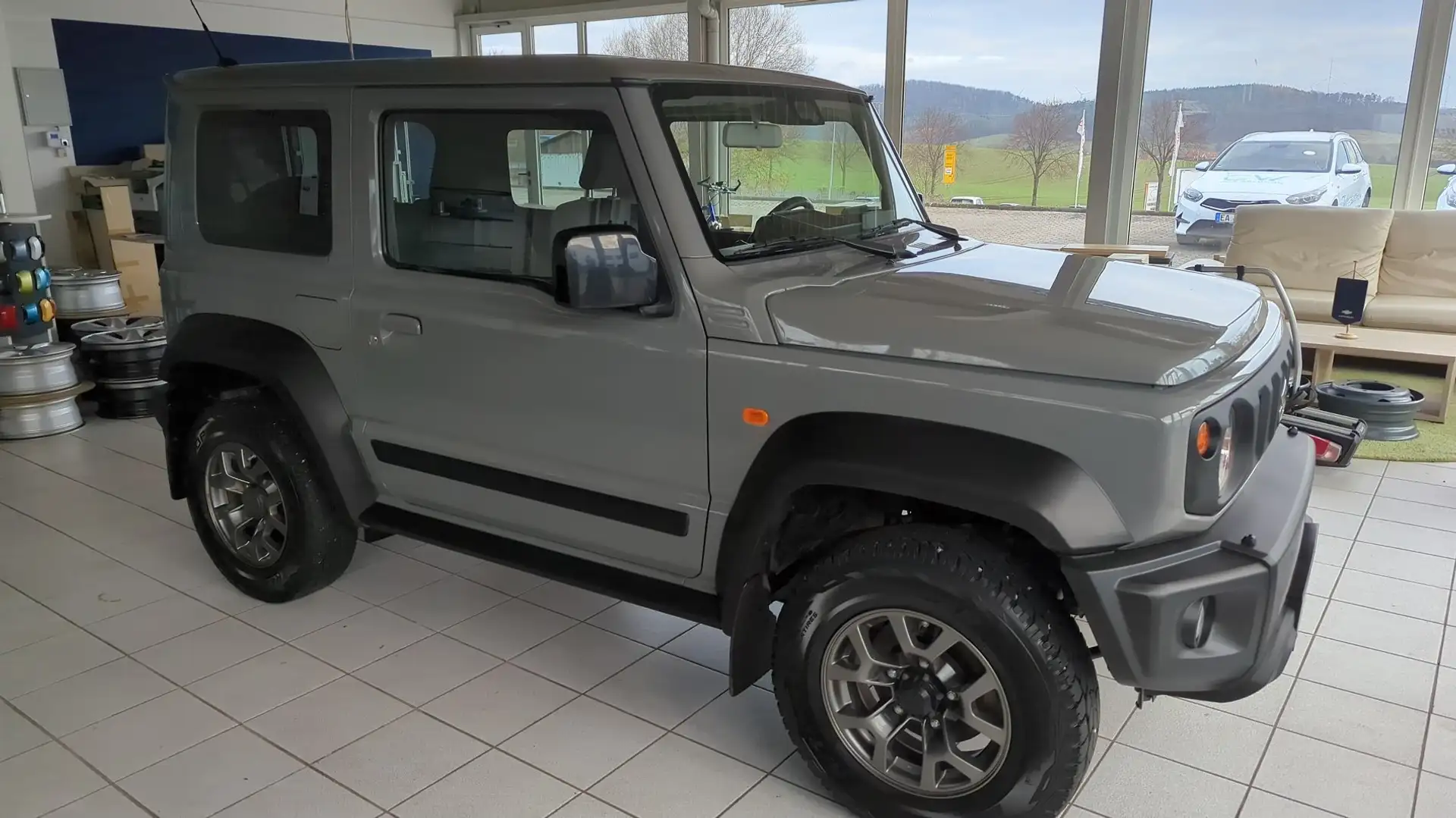 Suzuki Jimny 1.5 ALLGRIP Comfort+ mit Anhängerkupplung Gri - 2