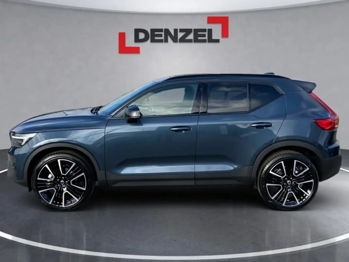 Volvo XC40 Ultra, B3 Mild Hybrid, Benzin, Dark Blau - 2