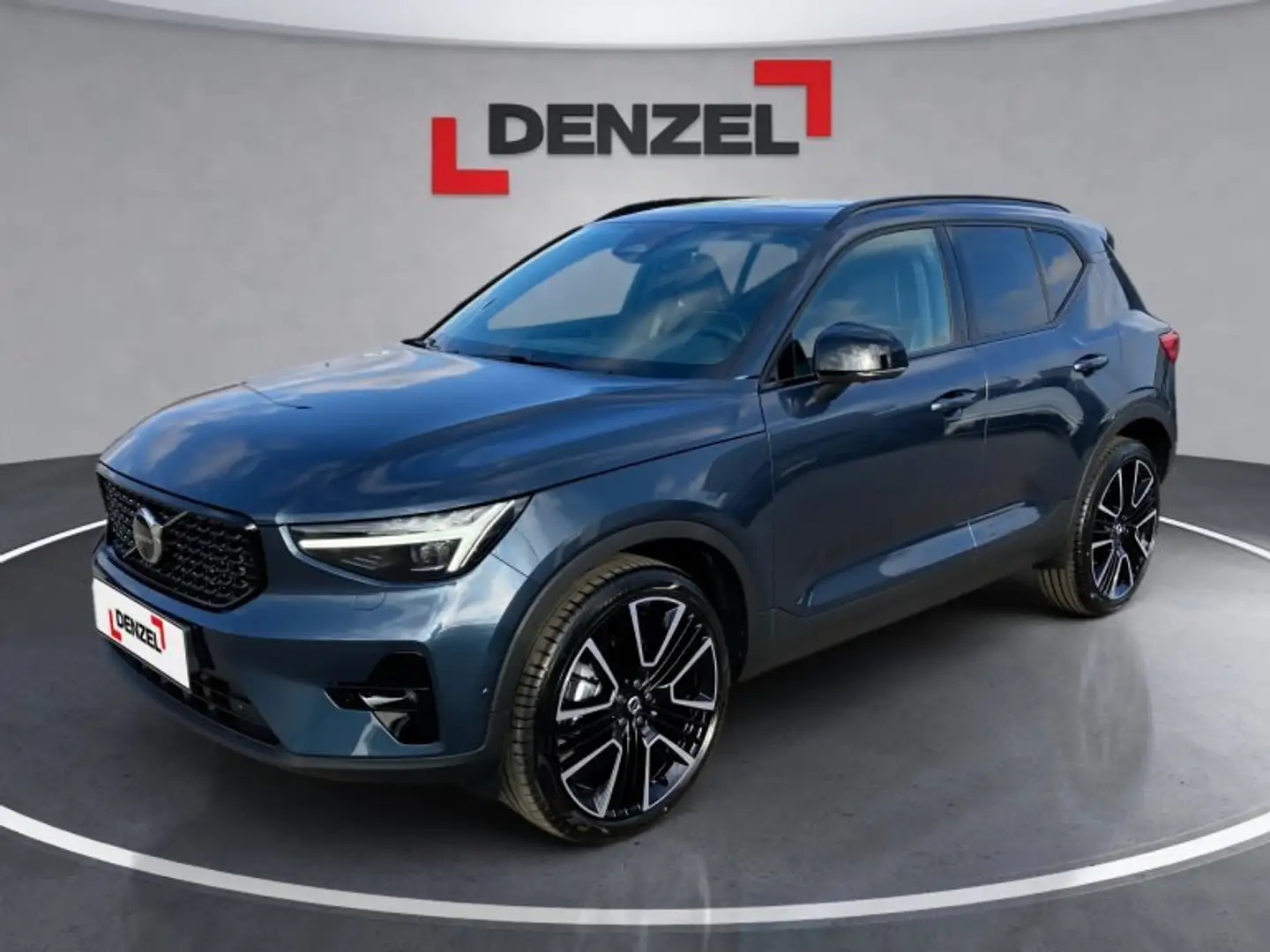 Volvo XC40 Ultra, B3 Mild Hybrid, Benzin, Dark Blau - 1