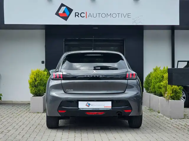 Peugeot 208 view 5
