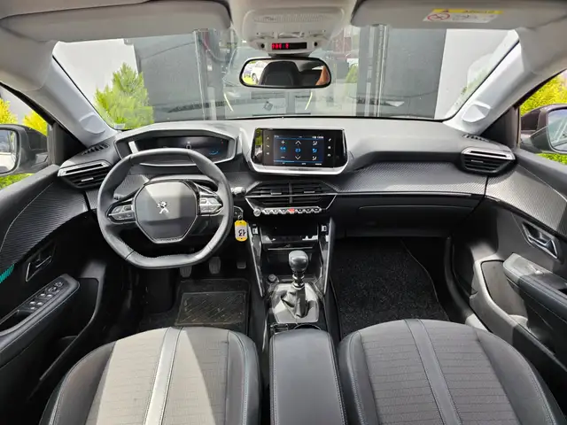 Peugeot 208 view 8
