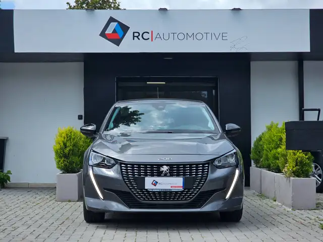 Peugeot 208 view 3