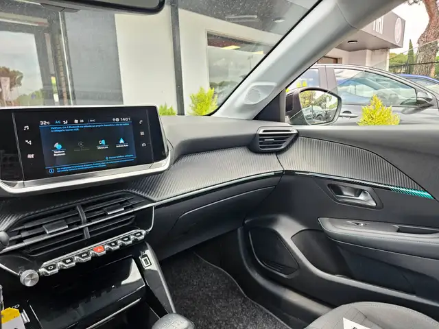 Peugeot 208 view 14