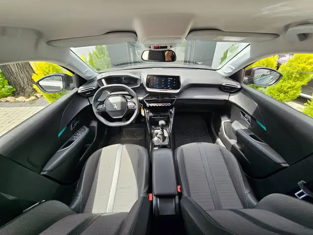 Peugeot 208 view 7
