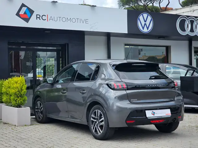 Peugeot 208 view 4