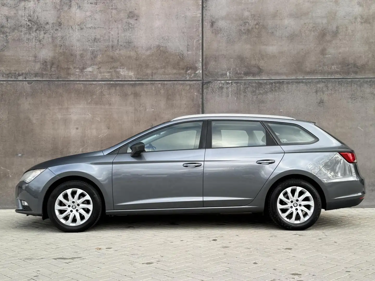 SEAT Leon ST 1.4 TSI Style 1ste Eig! | Navi | Climatecontrol Grijs - 2