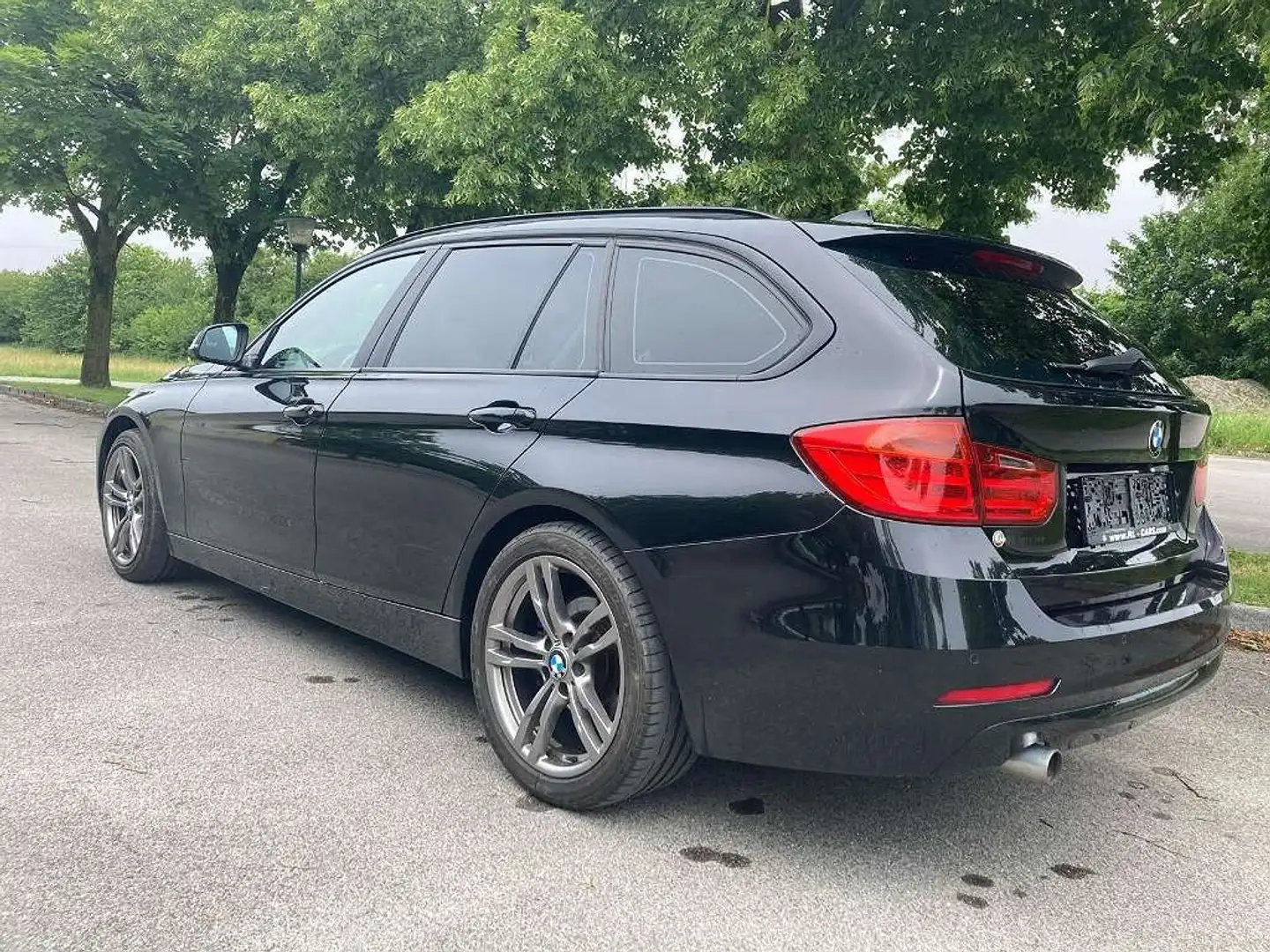 BMW 318 318d Touring Österreich-Paket Schwarz - 2