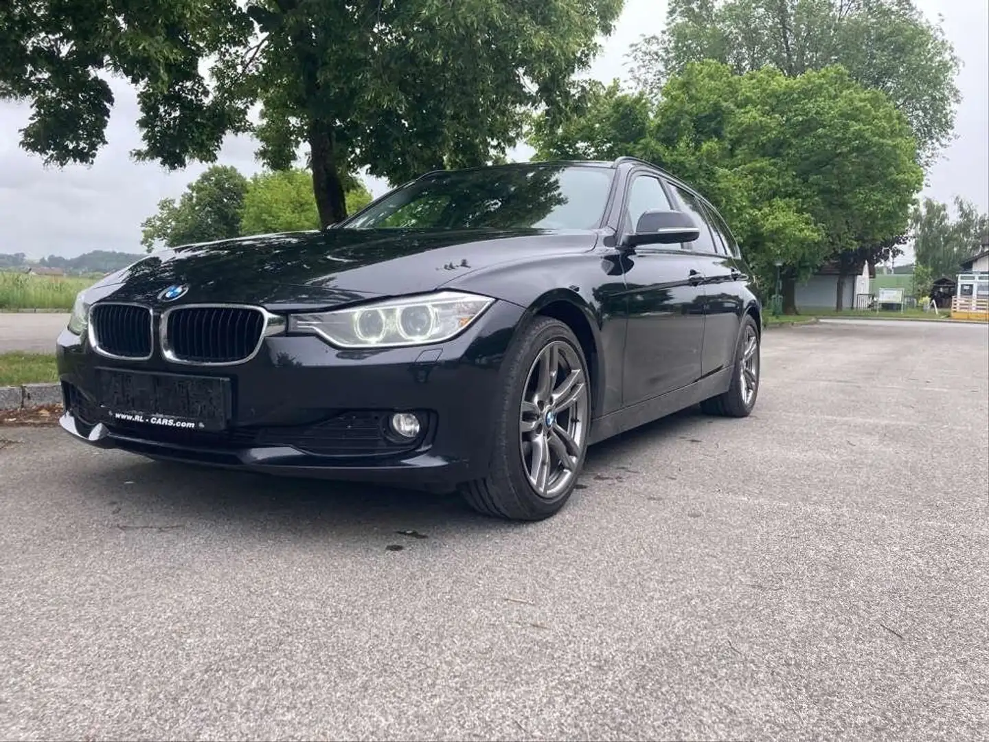 BMW 318 318d Touring Österreich-Paket Schwarz - 1