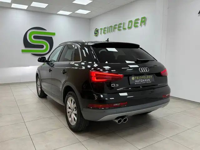 Audi Q3 view 5