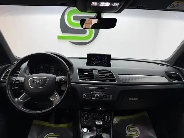 Audi Q3 view 15