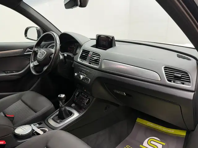Audi Q3 view 10