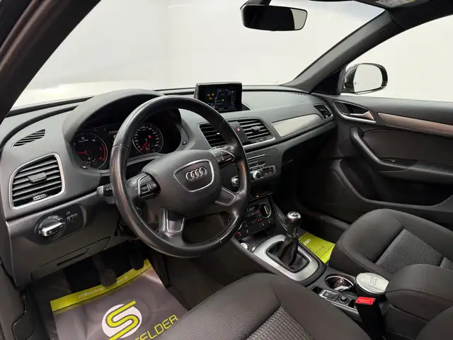 Audi Q3 view 9