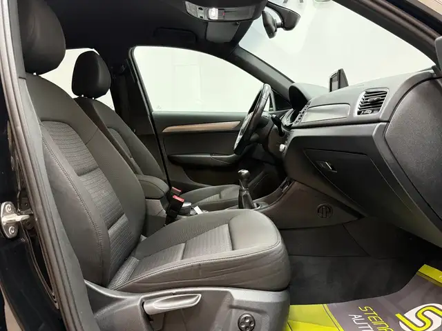 Audi Q3 view 12