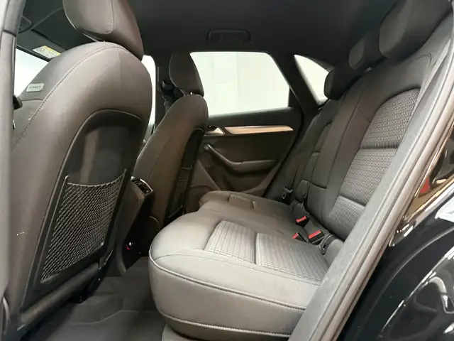 Audi Q3 view 13