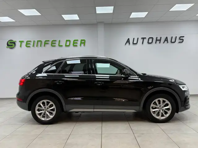 Audi Q3 view 8